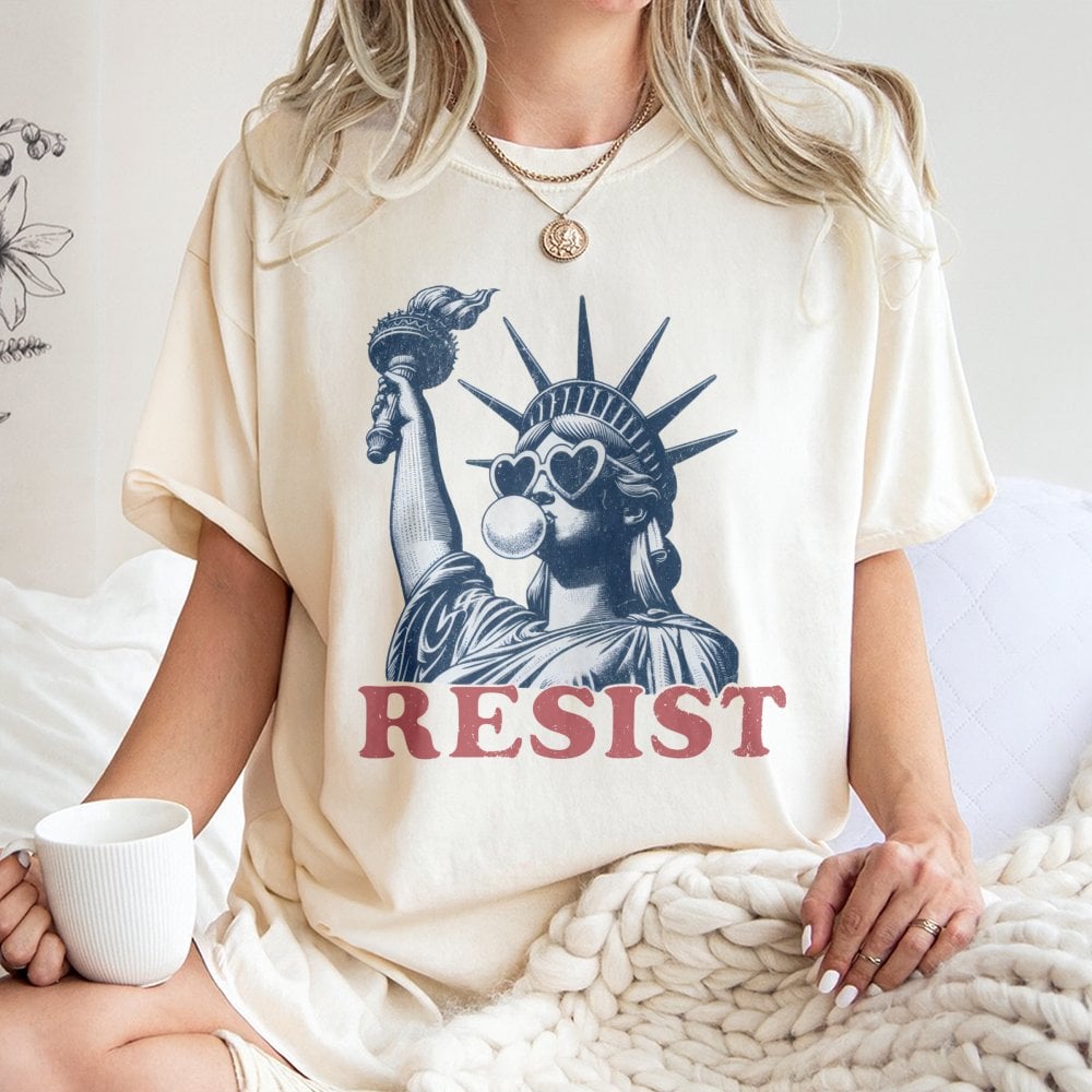 Resist T-Shirt | Statue of Liberty Bubblegum Pop Art Design | 100% Cotton Premium Tee | Feminist Statement Gift for Activists